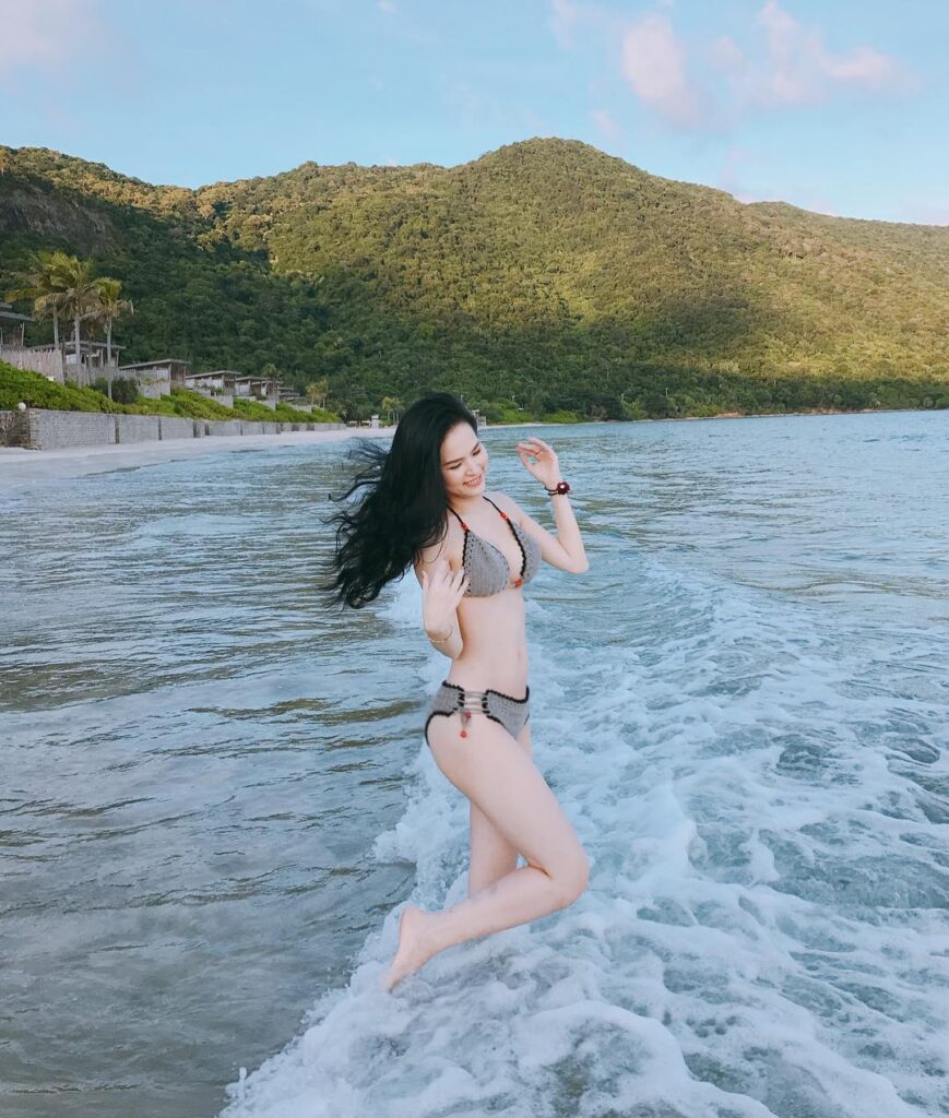 phi huyen trang bikini 3